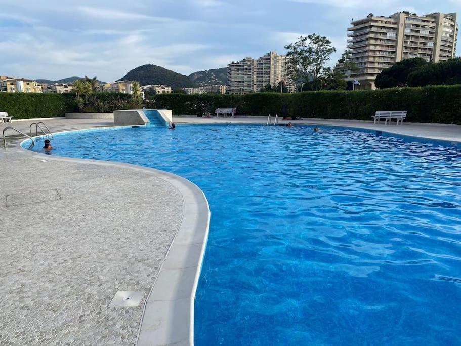 Studio Eleverca 3*- Rez De Jardin Terrasse - Axelle Loc'Appart Мандельє-ла-Напуль Екстер'єр фото