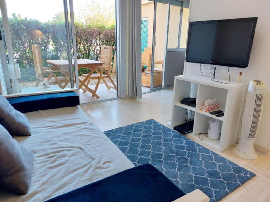 Studio Eleverca 3*- Rez De Jardin Terrasse - Axelle Loc'Appart Мандельє-ла-Напуль Екстер'єр фото